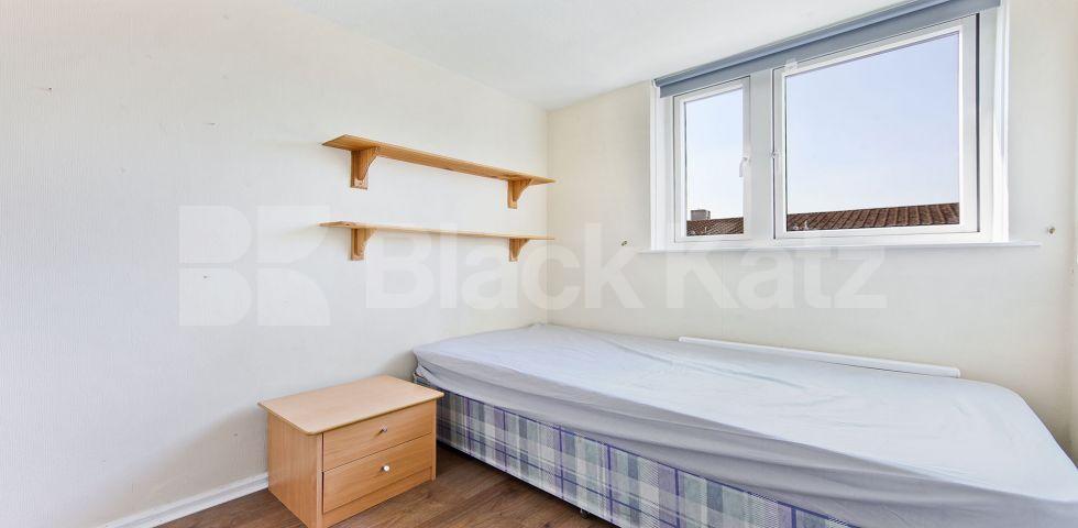 			UNDER OFFER , 4 Bedroom, 1 bath, 1 reception Apartment			 Amina Way, London Bridge/Bermondsey Borders